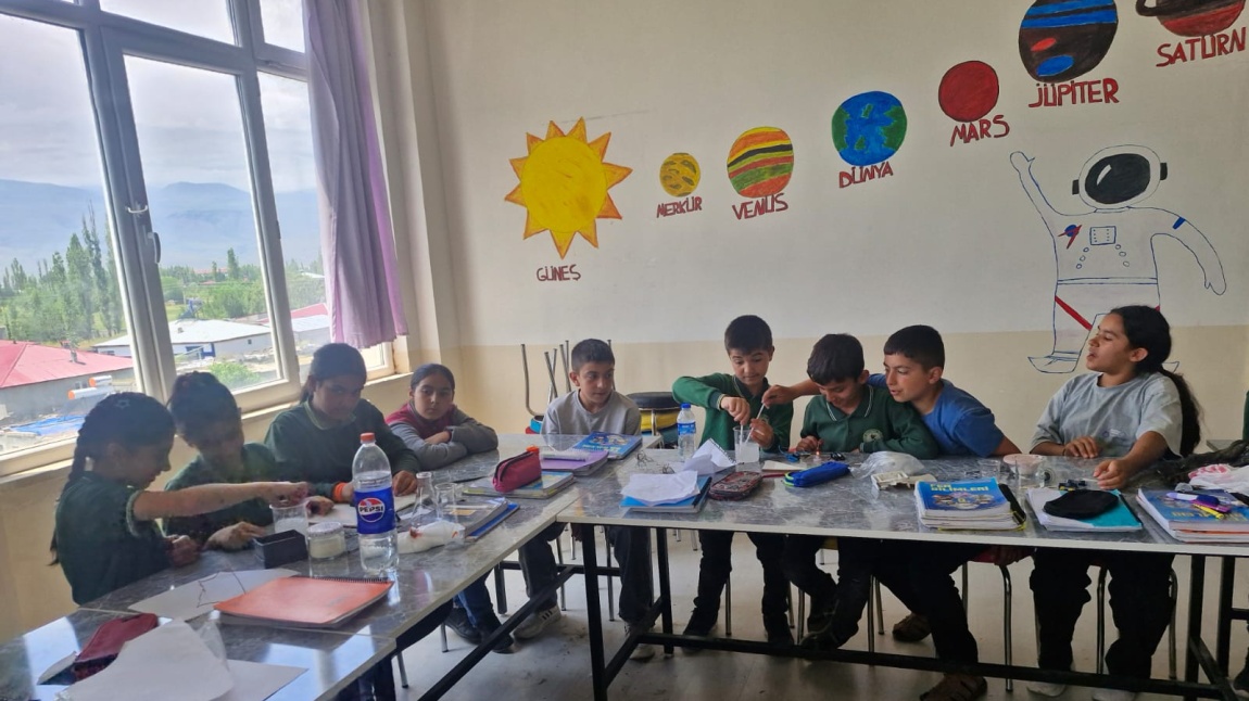 FEN LABORATUVARINDE EĞLENCELİ DENEYLER
